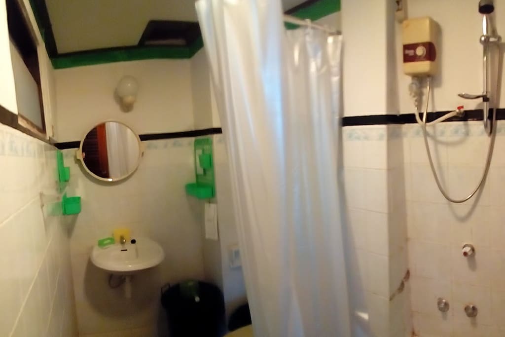 The shared bathroom just for Room1 and 2