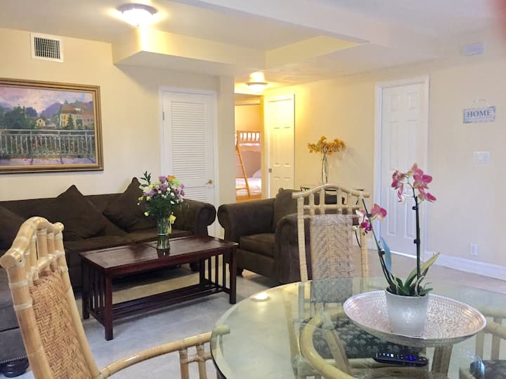 Entire Home in CityPlace, Convention Center Apartments for Rent in