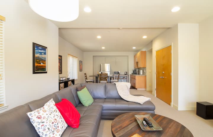 Contemporary Claremont Hills In-law - Berkeley