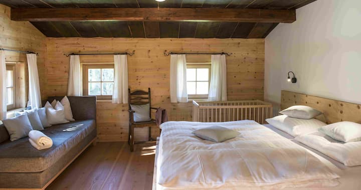 המיטות הנעימות בחדרי השינה הנעימים מזמינות אתכם להרגיש טוב ולנוח. 