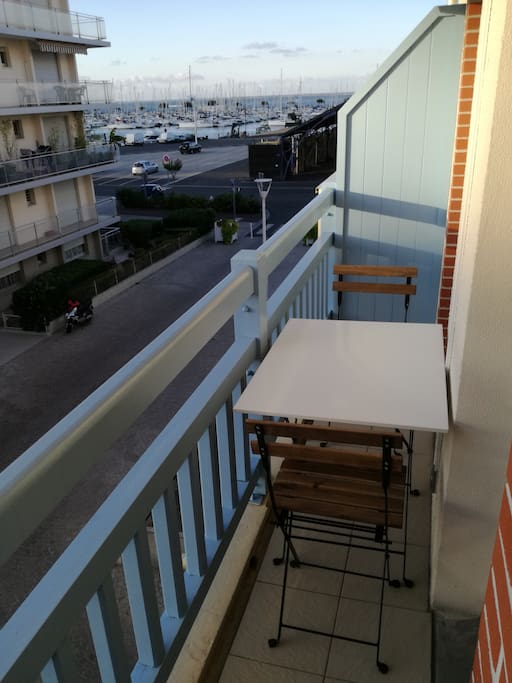 Table et chaises de balcon