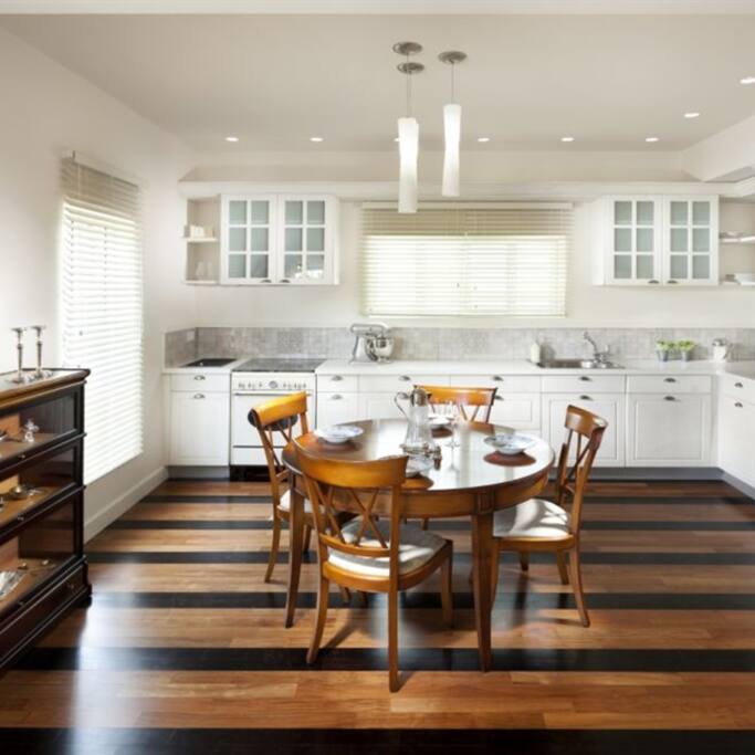 Open plan kitchen - fully equiped