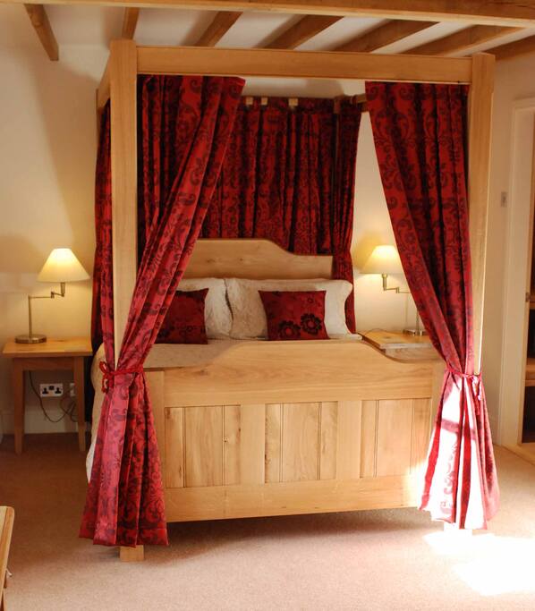 Four poster Luxury