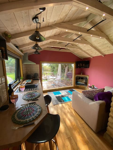 Log Cabin Cork, Hot tub/ Sauna hire available.