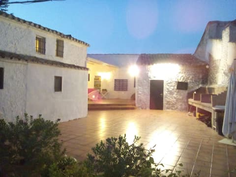 CASA DEL OLMO. Rustic house in the countryside