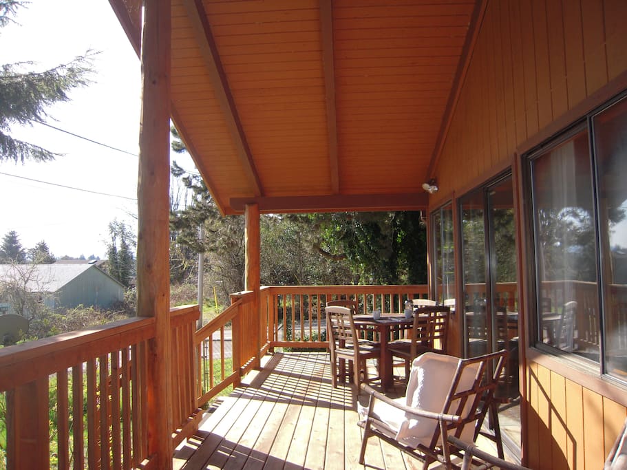 Outdoor Dining/Covered Porch-Vaulted Ceiling
