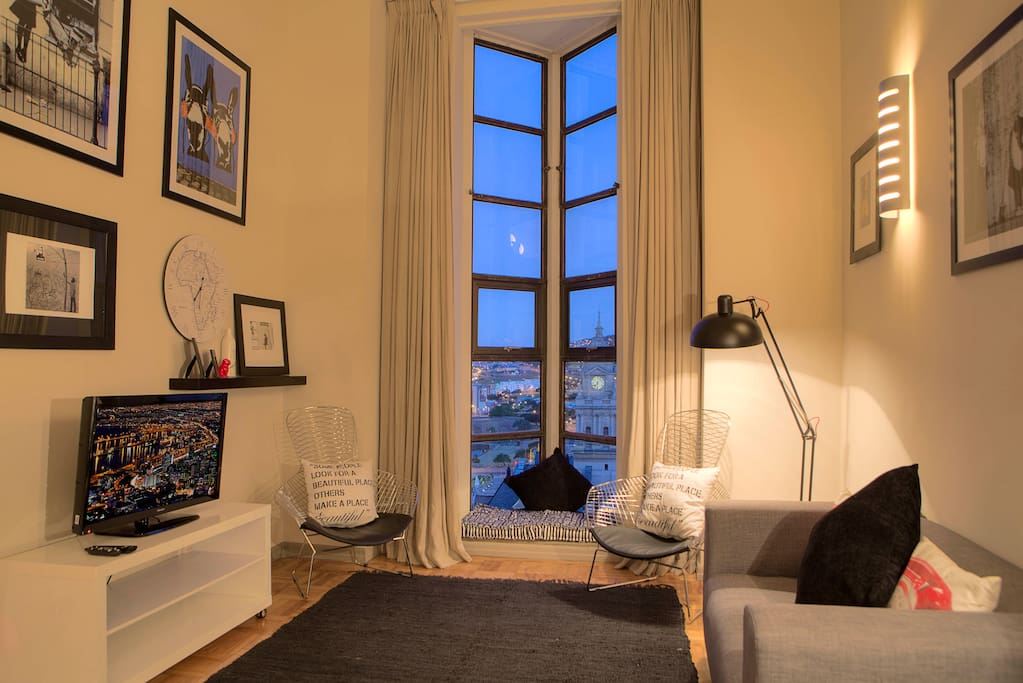 Mutual 810 Lounge Area