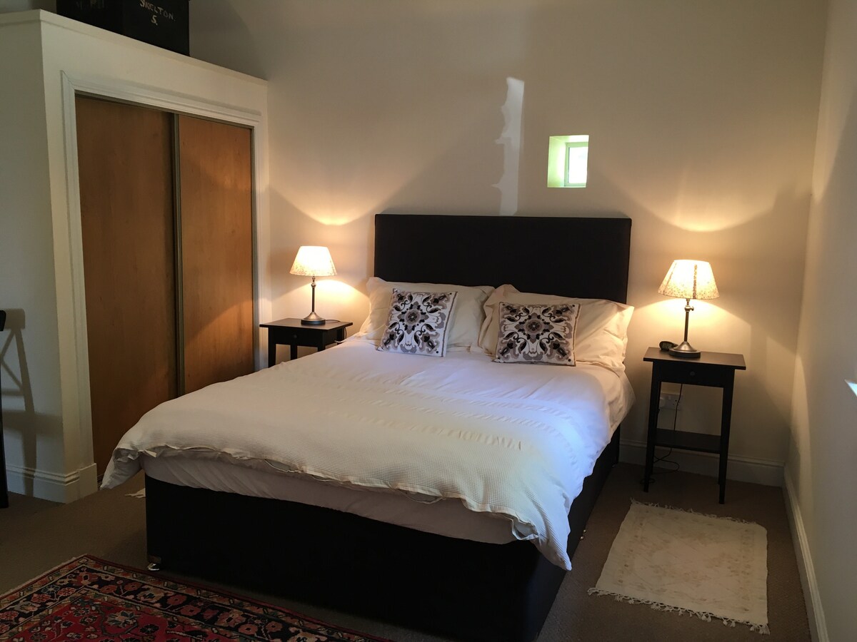 King size double bed, recently upgraded 