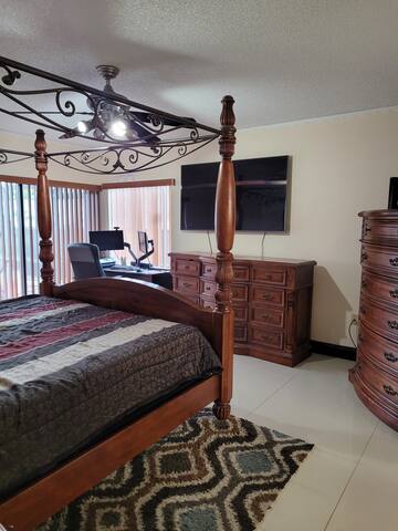 Heated pool, Jacuzzi, Bbq,close to Sawgrass Mall. gallery image 4