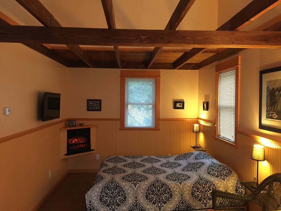Jailhouse Union Cottage Master Suite Queen Bed
