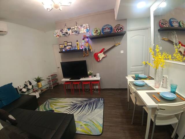 旺角東鐵路站吃喝玩樂中心，獨立私人大廳3房1廁，monk Kok mtr D3 exit gallery image 2