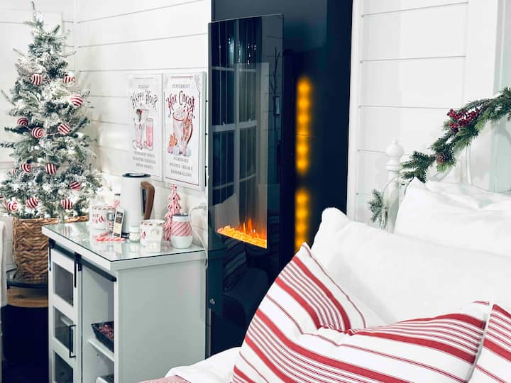 Vaulted Tiny House w/hot tub Houses for Rent in Cupids, Newfoundland