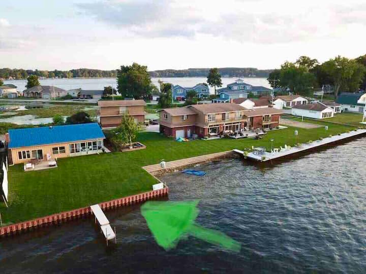 Lakefront, private beach, spacious yard. Houses for Rent in La Porte