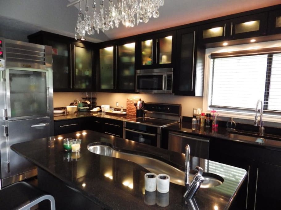 Feel like a chef in this fully equipped kitchen.