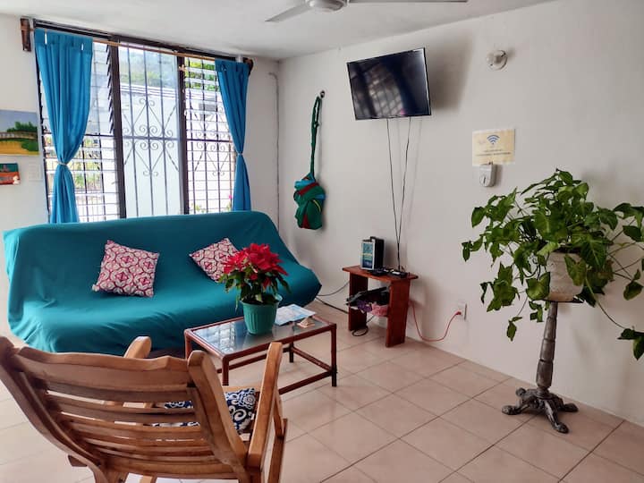 *Está área NO tiene aire acondicionado, únicamente ventiladores de techo*