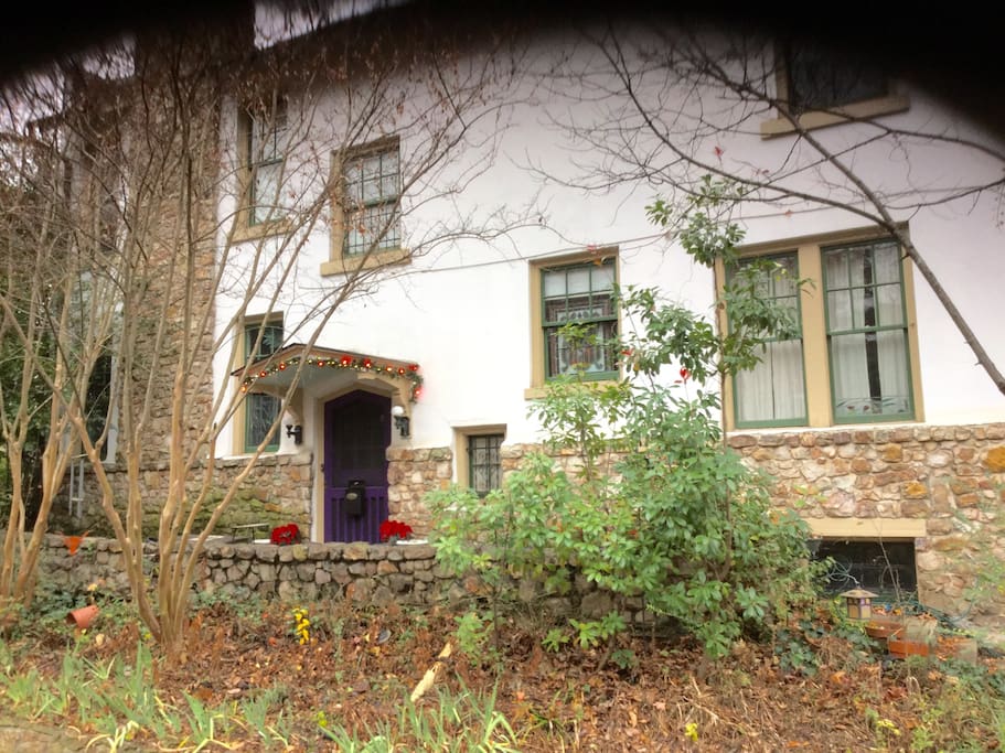 The entrance to home with driveway to right side of photo