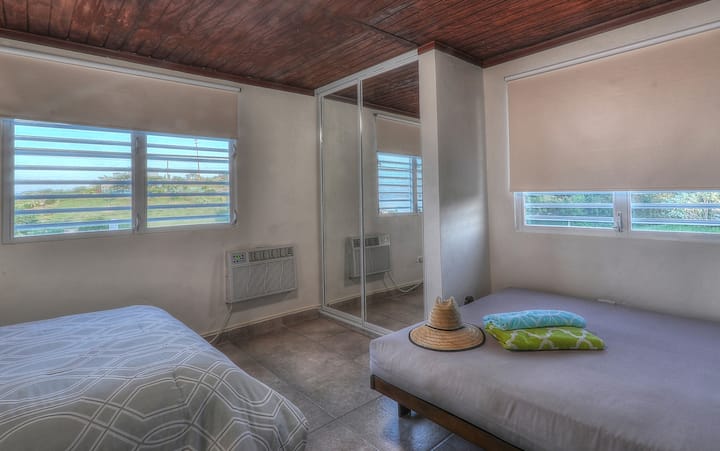 Druga spavaća soba s bračnim krevetom i futonom