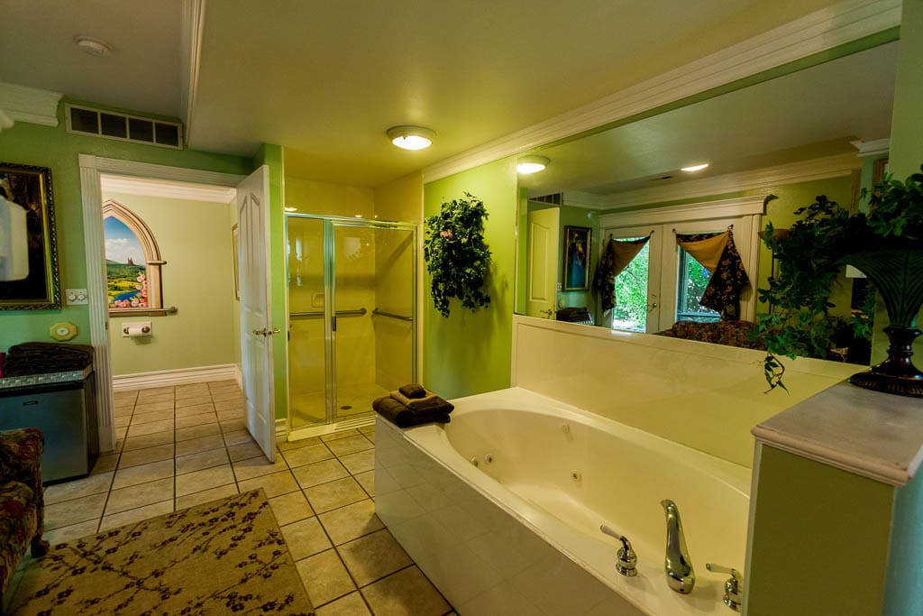 Spacious Jetted Tub