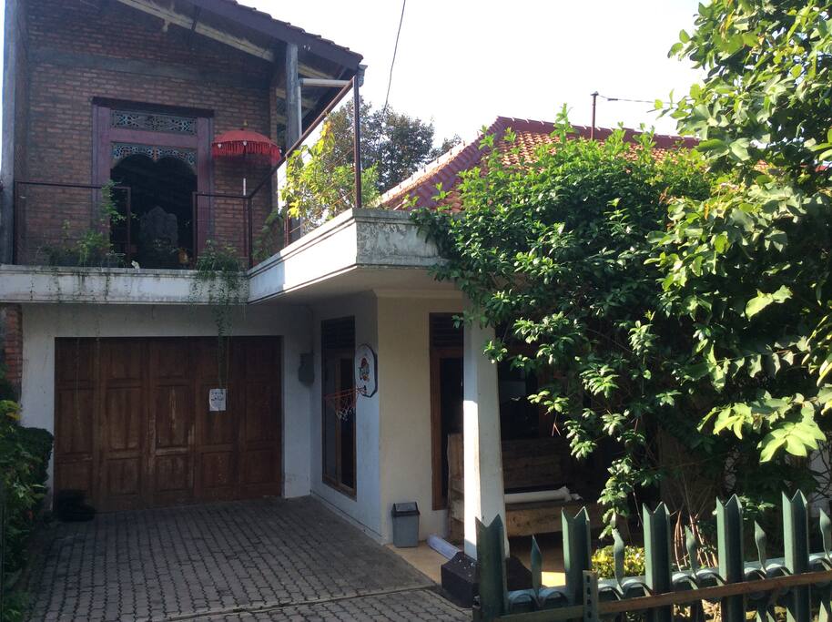 Front of the house, with yoga studio upstairs. Gated, quiet and private.