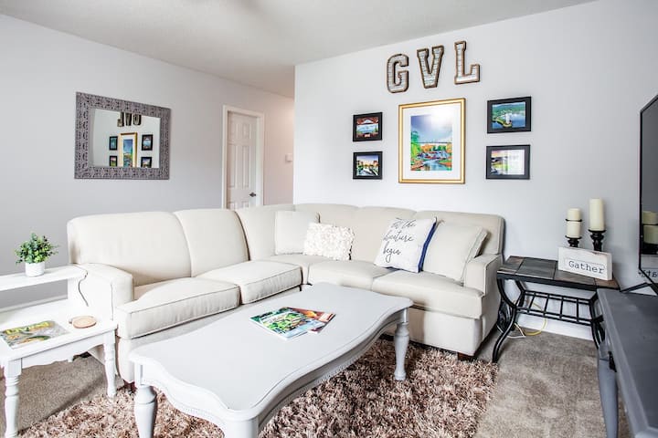 Blue Bungalow: Walk To Downtown + Bikes Available - Greenville, SC