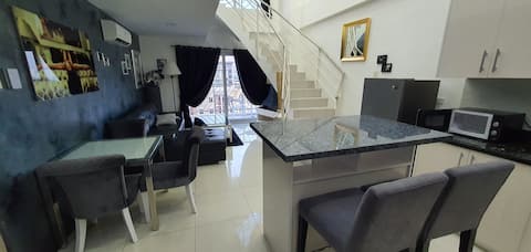 2 bdrm Condo Kandi Complex Tower 3, 6 pools, 2 Gym