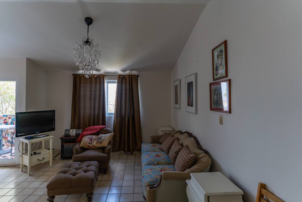 Nice and comfy living room with cable tv.