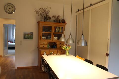 Erfolgreiche Airbnb-Immobilie: Beautiful and spacious apartment in the south of Cologne in Sülz
