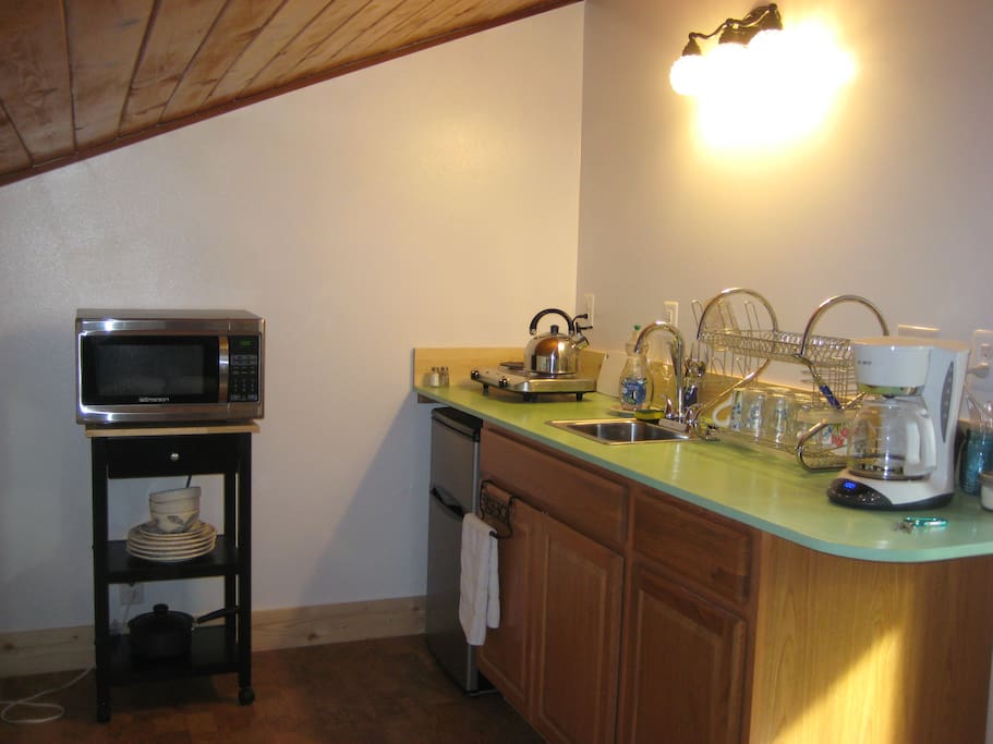 A tiny kitchenette takes care of basic needs.