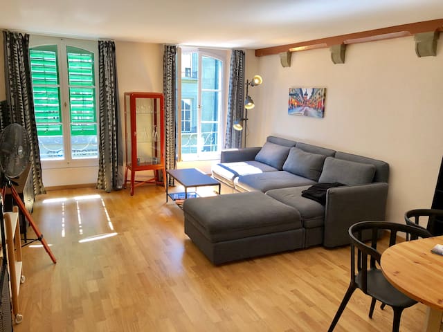 Vintage Apt., Old Town, 3min walk to Bern station