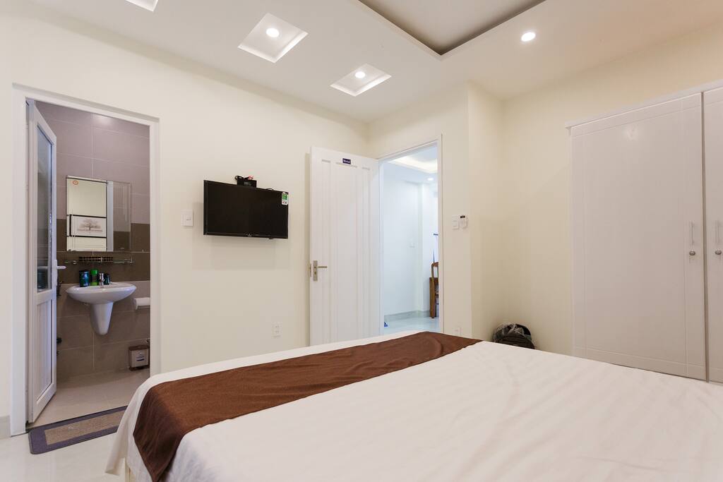 Phòng kim loại (Chỉ cần thêm bàn làm việc và tủ lạnh)