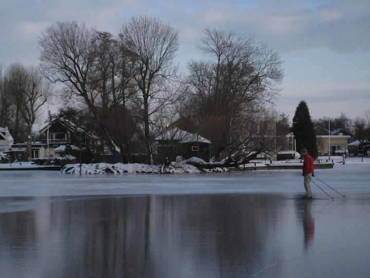 Amsterdam nearby lakefront cottage