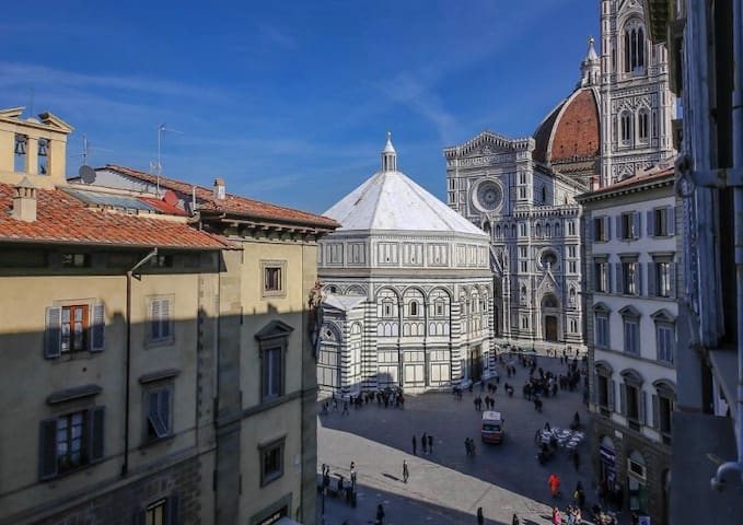 Luxury New Apartment Duomo View 4 sleeps Ac Wifi