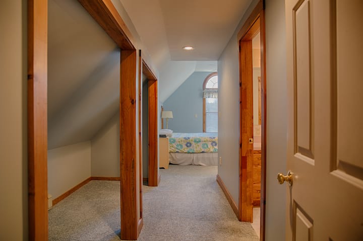 Вход с родителска спалня (двойно легло)