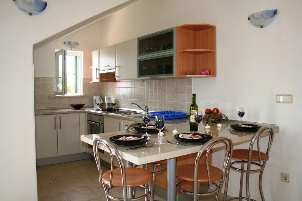 Kitchen dining area