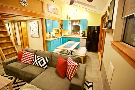 Custom Urban Garage with Loft - Seattle