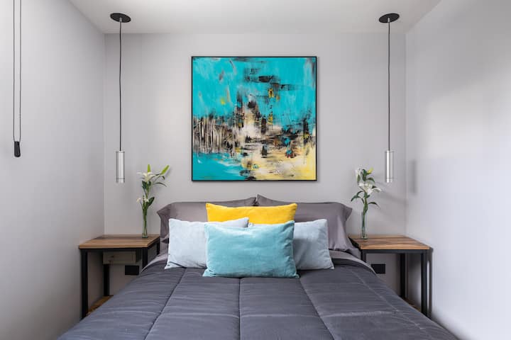 Master Bedroom 6 katika Casa Soho Grande makala kama vyumba vingine vyote bora katika taa, udhibiti wa joto, matandiko na Smart TV kwa ajili ya starehe yako....