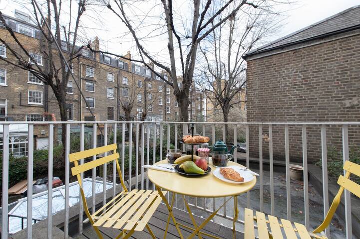 Chelsea Lovely Townhouse with AC gallery image 4