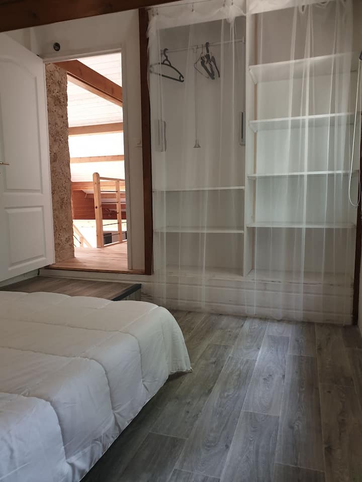dhomat e zhveshjes kati i parë