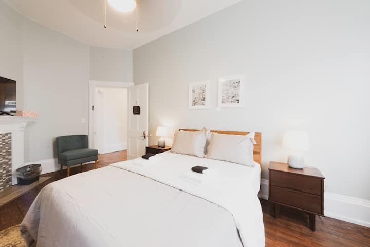 The Grey Room is a private bedroom featuring a 12" Queen size memory foam mattress with soft, 400 thread count sheets, a smart TV, and a desk so you can connect to our 100mb Wi-Fi internet, set-up your laptop, and get down to business.
