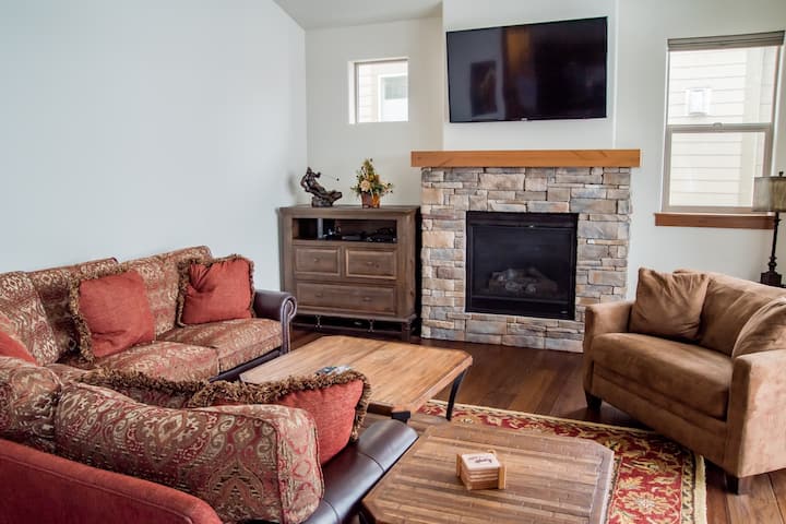 Trailhead Location! Hot Tub,pool, Freeprkg,sleeps9 - Winter Park, CO