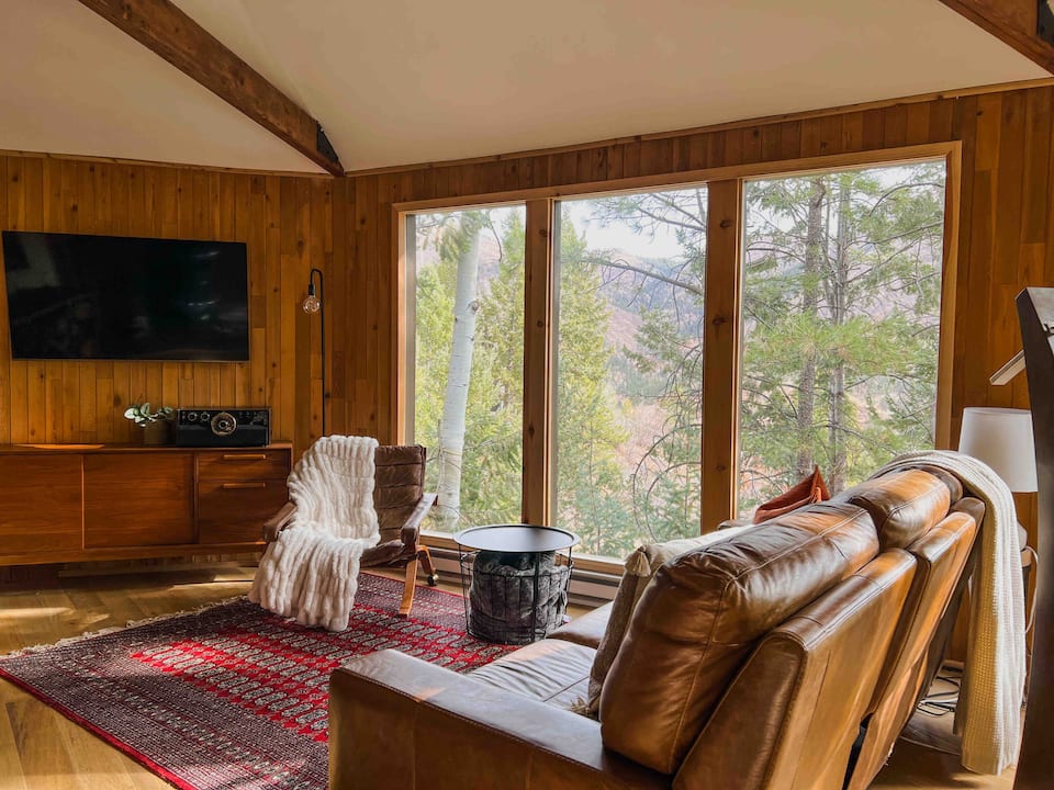 An octagon treehouse near Pikes Peak, Cascade-Chipita Park, Colorado, United States, photo 5 of 10