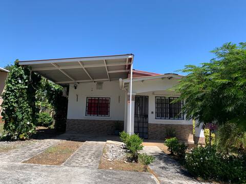 Cozy house on via Boquete surrounded by gardens