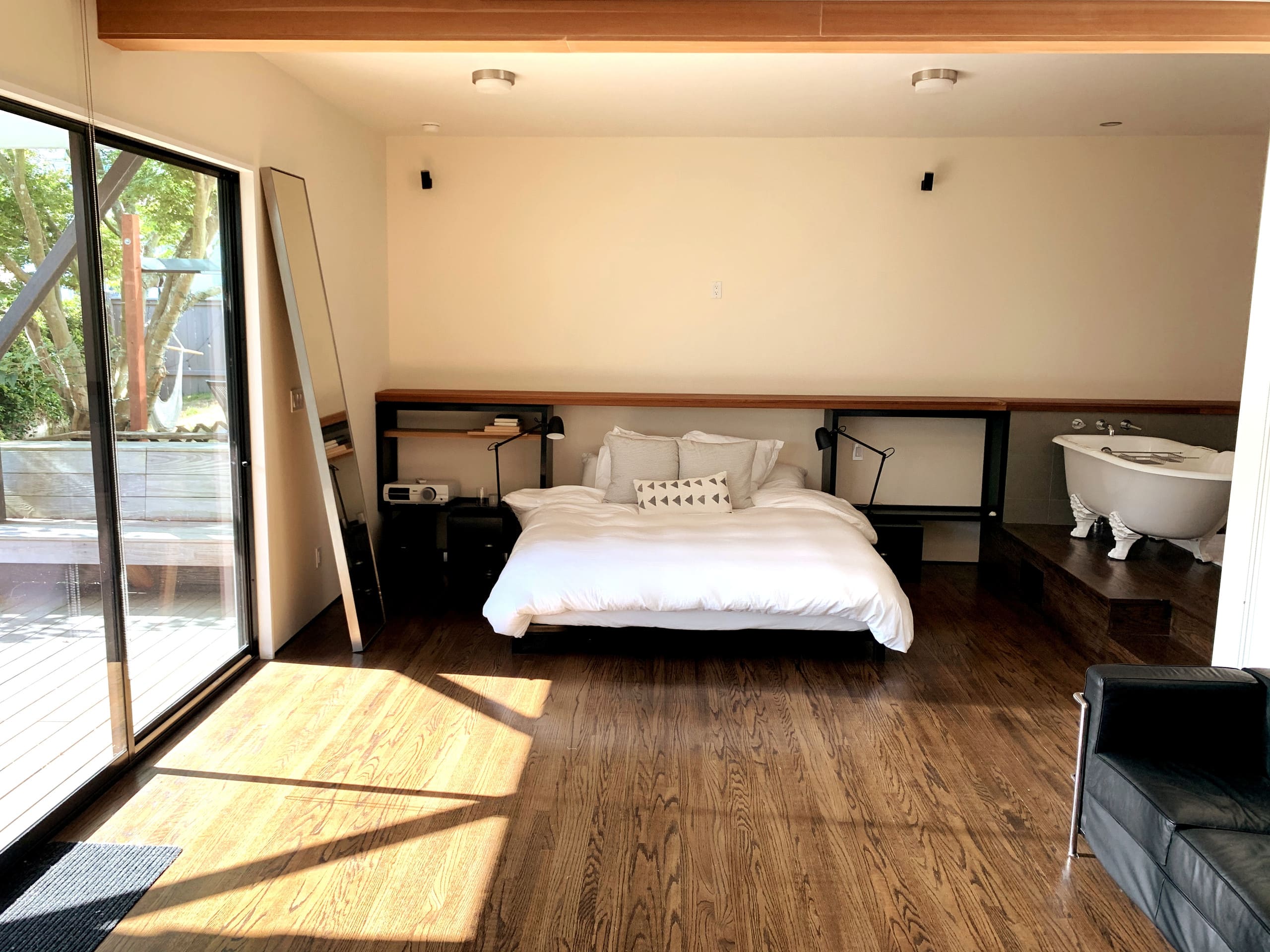 Home in San Francisco · ★5.0 · 3 bedrooms · 2 beds · 2 baths - Image 6