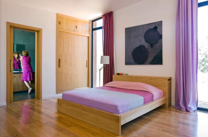 Dormitorio principal con baño propio / dormitorio principal con baño completo en suite