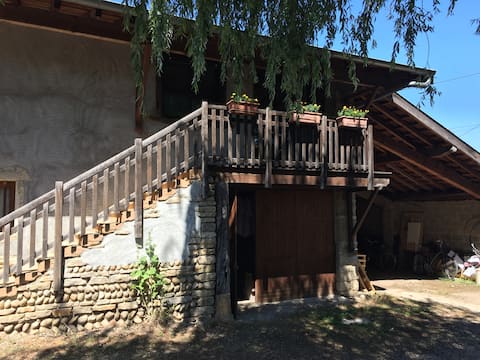 3 quiet rooms 5 minutes from Bourg