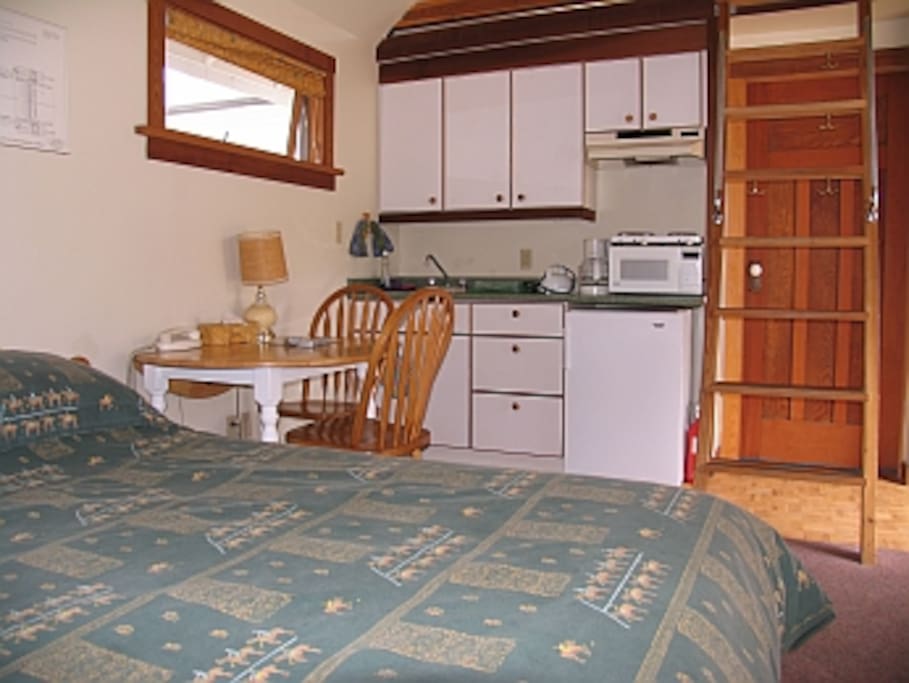 Carriage House Cottage (interior)