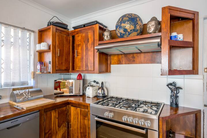 Bayscapes – The Breathtaking Views – Sunny Cove gallery image 4