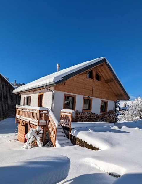 Cozy Hirmentaz chalet at the foot of the slopes