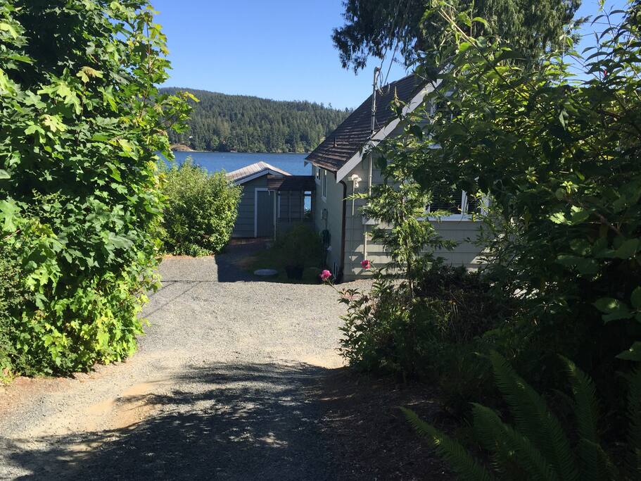 The cottage is private and peaceful...