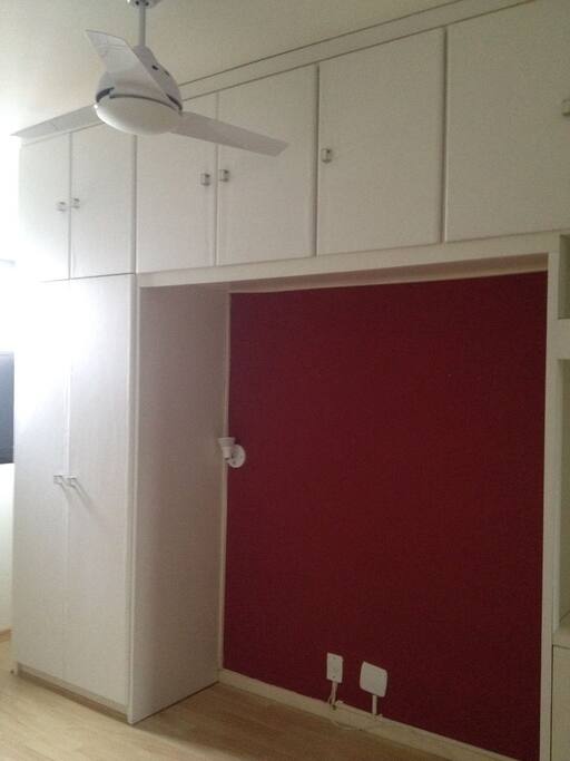 Suíte com armarios
Suite with wardrobe
Suite con armario